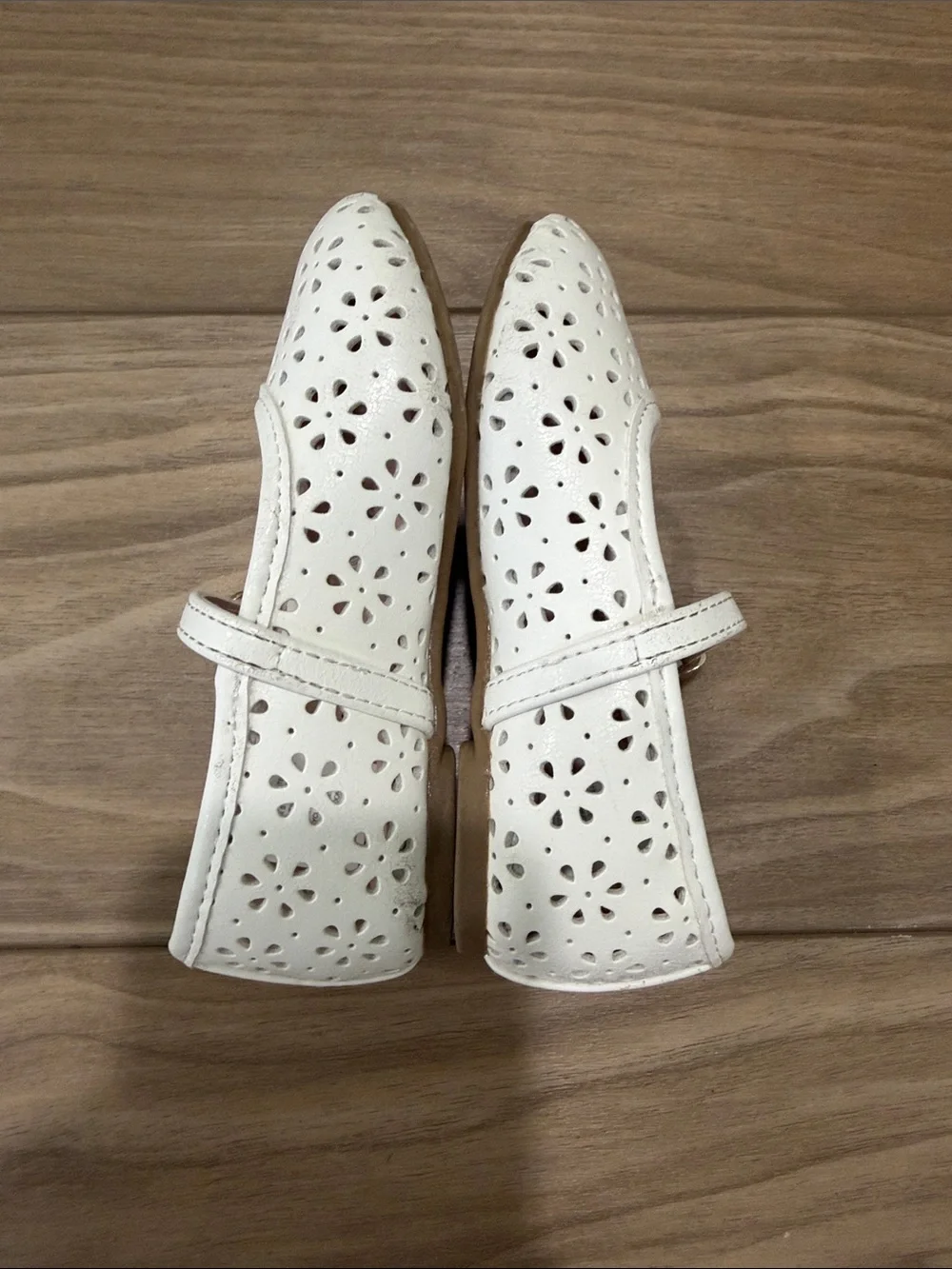 Girls' White Floral Cutout Mary Jane Shoes
